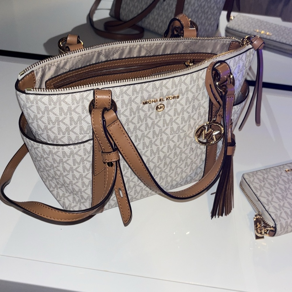 Michael Kors Purse - Picture 2 of 4